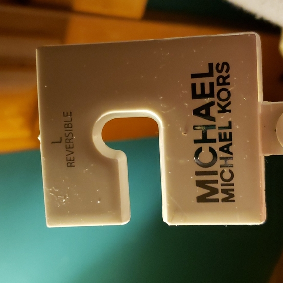 NWT Mk belt. Reversible. One side grey with mk logos. Other side plain black - Picture 8 of 8